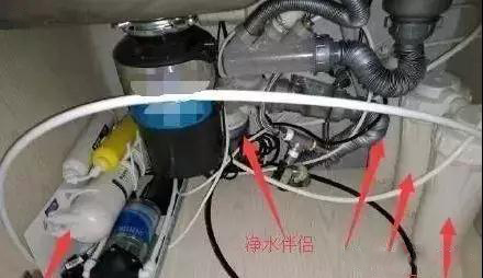 客戶說裝了一臺(tái)凈水器，比我的便宜！看到實(shí)物我忍不住笑了！